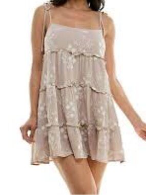 Speechless Floral Sleeveless Shift Mini Dress in beige Large